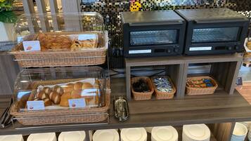 Daily buffet breakfast (JPY 1500 per person)