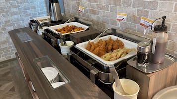 Bữa sáng buffet hàng ngày (1500 JPY/mỗi người)
