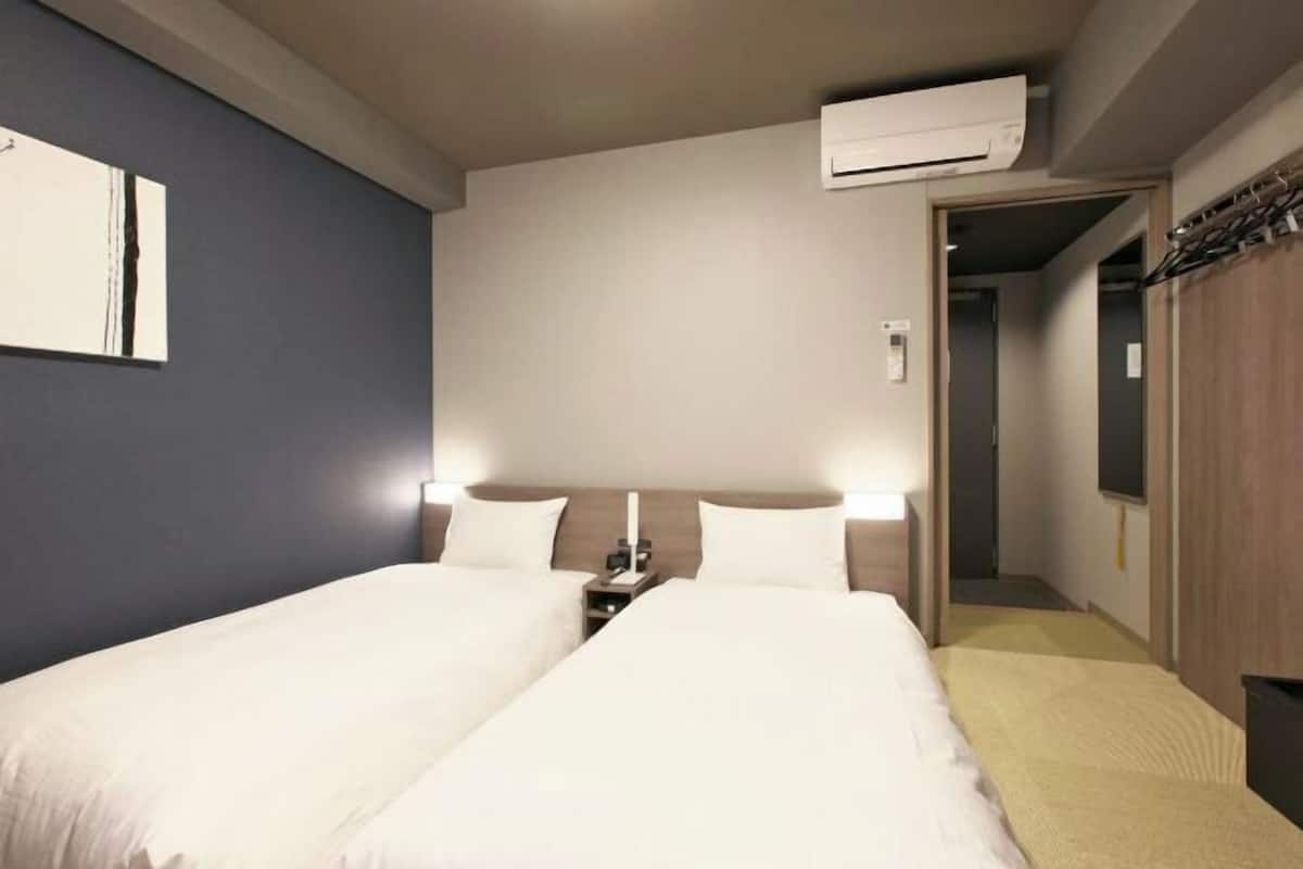 Escrivaninha, ferros/tábuas de passar roupa, Wi-Fi de cortesia