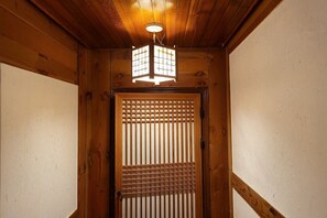 Premium bedding, free WiFi, bed sheets - Hanok goeul (Jeonju)
