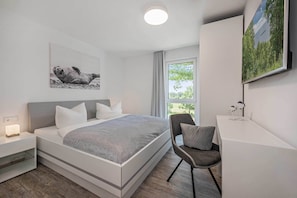 2 slaapkamers, een bureau, een strijkplank/strijkijzer, gratis wifi