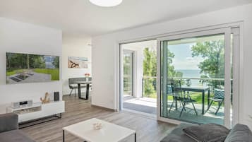 TV, bordtennis, bøker og stereoanlegg