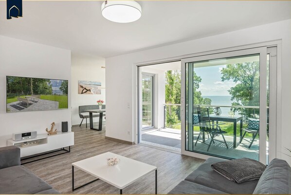 TV, ping pong, books, stereo