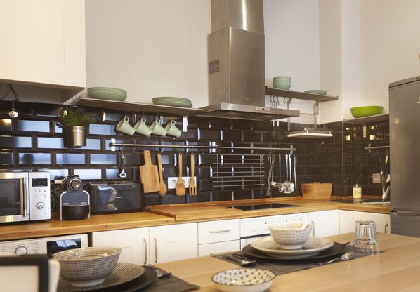Fridge, microwave, oven, coffee/tea maker