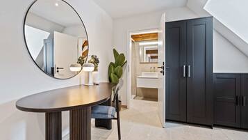 Doccia, asciugacapelli, asciugamani