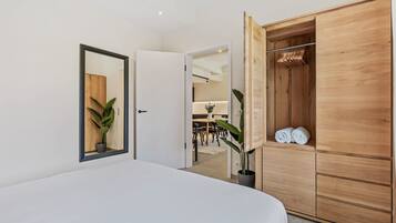2 slaapkamers, een bureau, een strijkplank/strijkijzer, wifi
