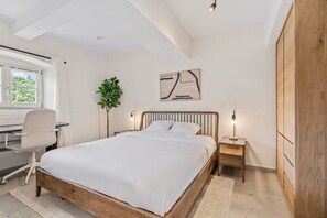 2 Schlafzimmer, Schreibtisch, Bügeleisen/Bügelbrett, WLAN
