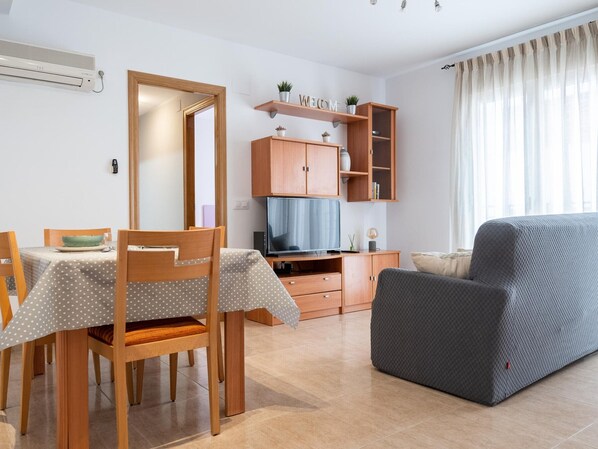 TV - Beachside Bliss: Cozy 2BR Apartment, 80m from Sand, WiFi, AC/Heating (Puerto de Sagunto)