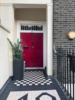 تفاصيل الفندق من الخارج