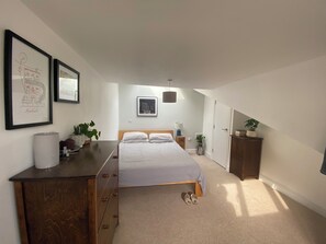 2 soverom, strykejern/-brett, wi-fi (inkludert) og sengetøy