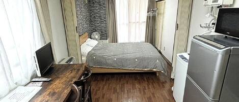 1 soverom, skrivebord, wi-fi (inkludert) og sengetøy