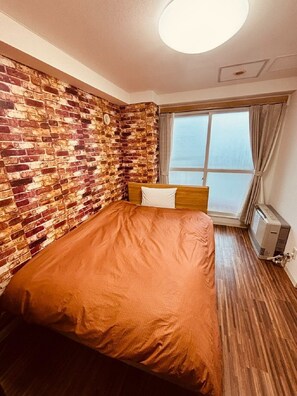 1 bedroom, desk, free WiFi, bed sheets