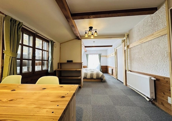 1 bedroom, desk, free WiFi, bed sheets