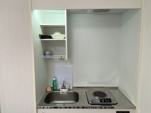 Fridge, stovetop