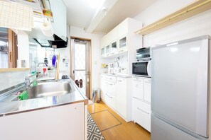 雪櫃、微波爐、爐具、廚房用具/餐具/器皿