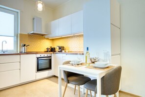 Réfrigérateur, grille-pain, distributeur de glaçons