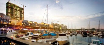 A Stylish 2BR Suite, Water Views, Free Parking