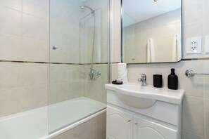 Hair dryer, towels - Curated 1BR Design Apartment in Palermo Soho · Hosted by Welcome2BA (Palermo)
