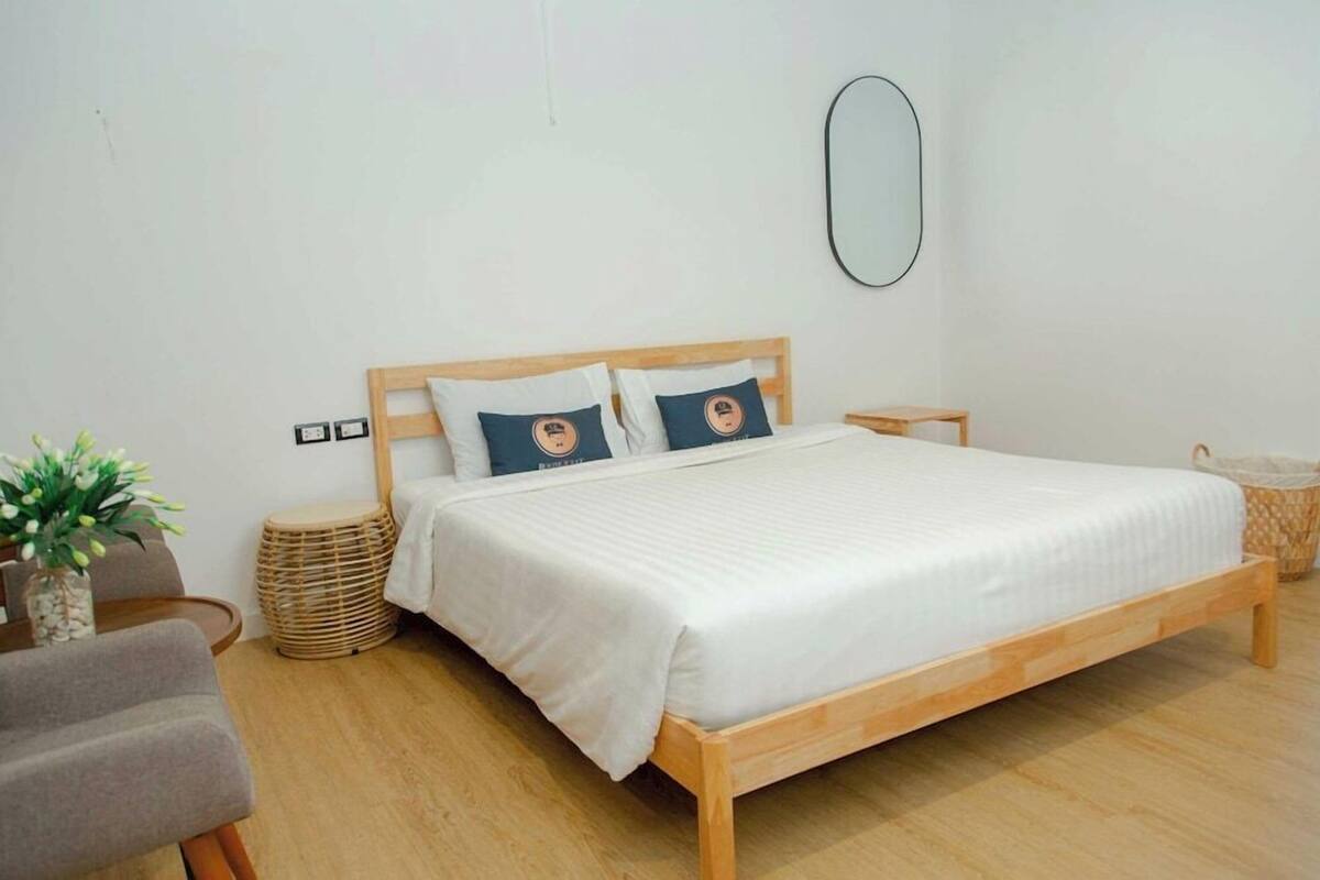 Desk, free WiFi, bed sheets