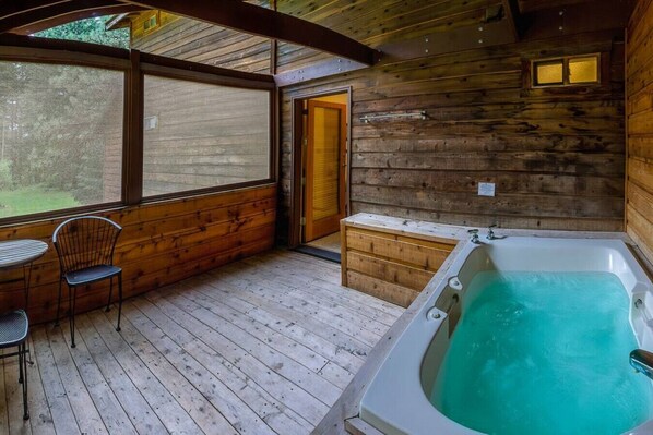 Indoor spa tub