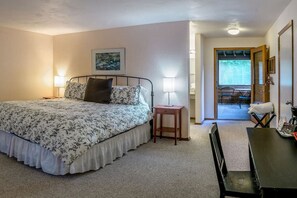 1 bedroom, desk, iron/ironing board, WiFi