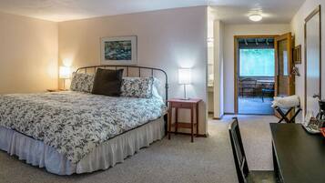 1 bedroom, desk, iron/ironing board, WiFi