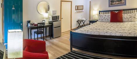 1 habitación, escritorio, tabla de planchar con plancha y wifi