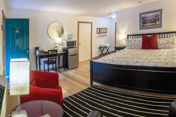 1 bedroom, desk, iron/ironing board, WiFi