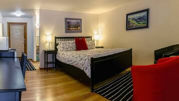 1 bedroom, desk, iron/ironing board, WiFi