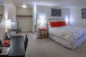 1 bedroom, desk, iron/ironing board, WiFi