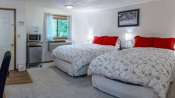 1 bedroom, desk, iron/ironing board, WiFi