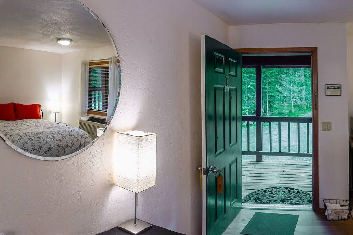 1 bedroom, desk, iron/ironing board, WiFi