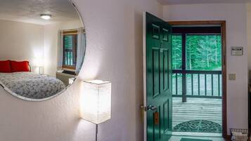 1 bedroom, desk, iron/ironing board, WiFi