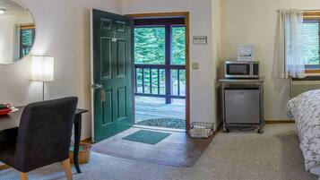 1 bedroom, desk, iron/ironing board, WiFi