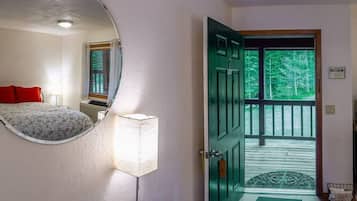 1 bedroom, desk, iron/ironing board, WiFi