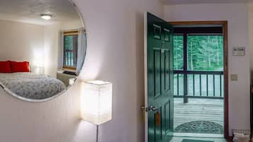 1 bedroom, desk, iron/ironing board, WiFi