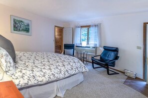 Unclassified image, 5 of 6, button - Lodge Room 4 with Jacuzzi Tub at Green Springs Inn (Ashland)
