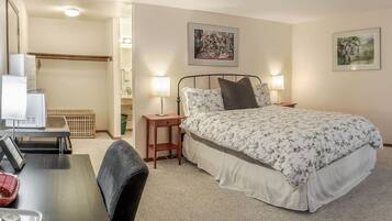 1 bedroom, desk, iron/ironing board, WiFi