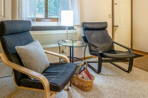 Unclassified image, 4 of 6, button - Lodge Room 4 with Jacuzzi Tub at Green Springs Inn (Ashland)