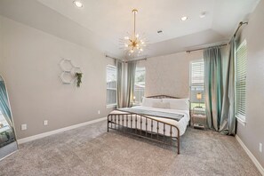 4 bedrooms, desk, iron/ironing board, free WiFi