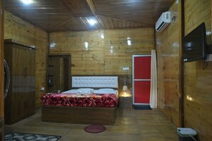 Deluxe Oda | 1 yatak odası, masa, ücretsiz kablosuz İnternet, çarşaf takımı