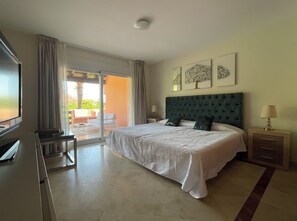 5 slaapkamers, een strijkplank/strijkijzer, wifi, beddengoed