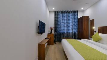 1 bedroom, desk, free WiFi, bed sheets