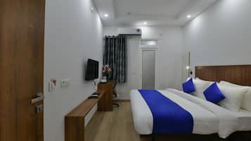 1 bedroom, desk, free WiFi, bed sheets