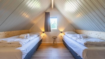 Chalet, 3 Bedrooms | Living area | Smart TV