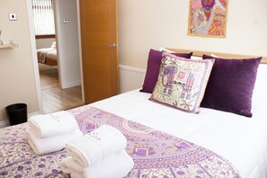 3 chambres, fer et planche à repasser, Wi-Fi, draps fournis