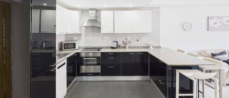 Fridge, microwave, oven, stovetop