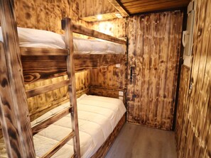 Free WiFi - Ultimate Ski-In/Ski-Out Studio with Modern Amenities in Les Gets (Les Gets)