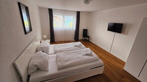 3 bedrooms, WiFi, bed sheets