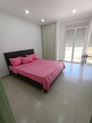 2 bedrooms, iron/ironing board, travel cot, free WiFi - Appartement Familial Bord de mer à 15min des Parc de Jeux (Bordj El Kiffan)